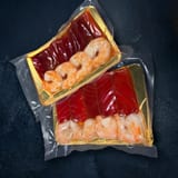 Шматочки тунця та креветки у вакуумі